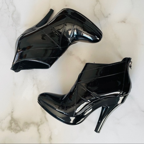 Burberry Patent Leather Zip Booties- Black EU 39.5 - Picture 2 of 12